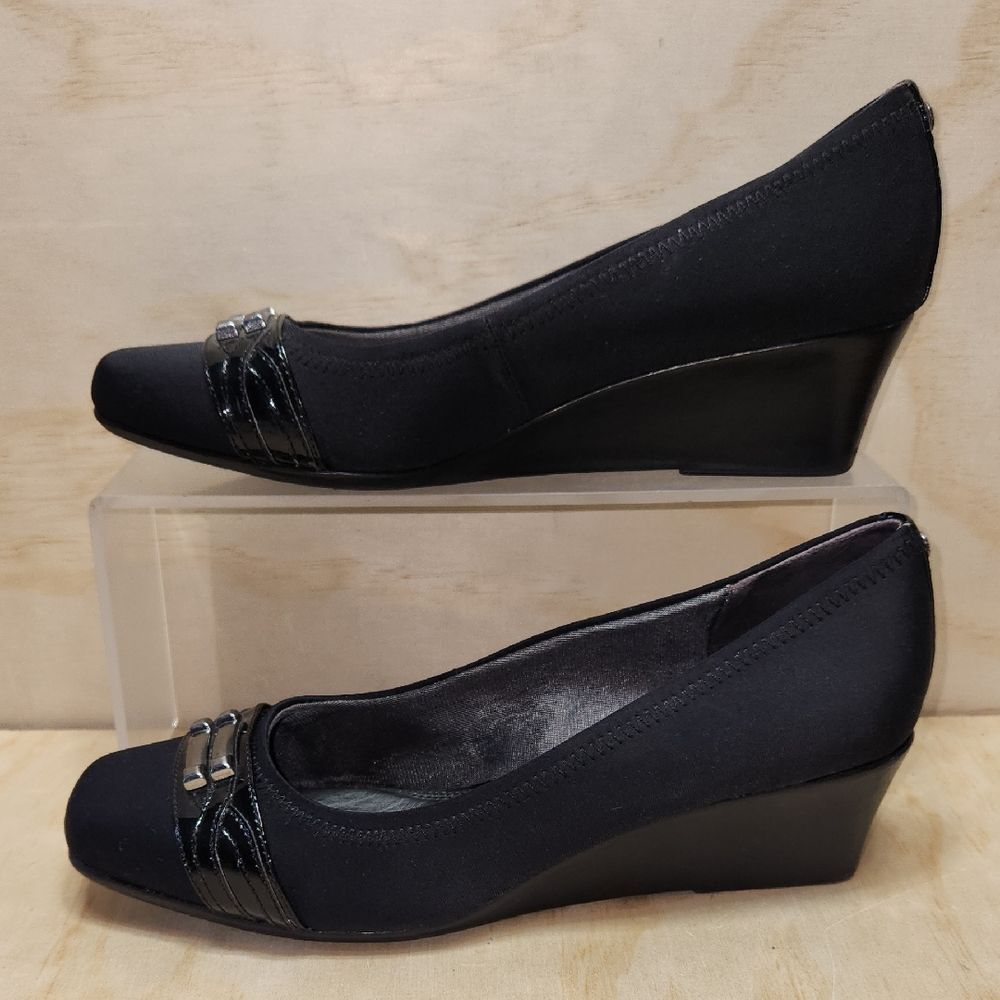 Life Stride Gratitude Black Wedge Shoes Women 10 Silver Metal Accent 1.75” Heel